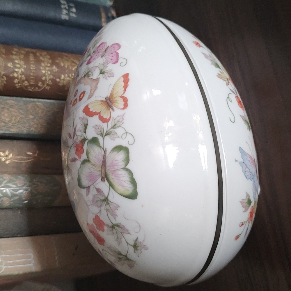 Vintage Egg Trinket Box Fine Porcelain 22K gold Trim Avon Floral Egg Jew…